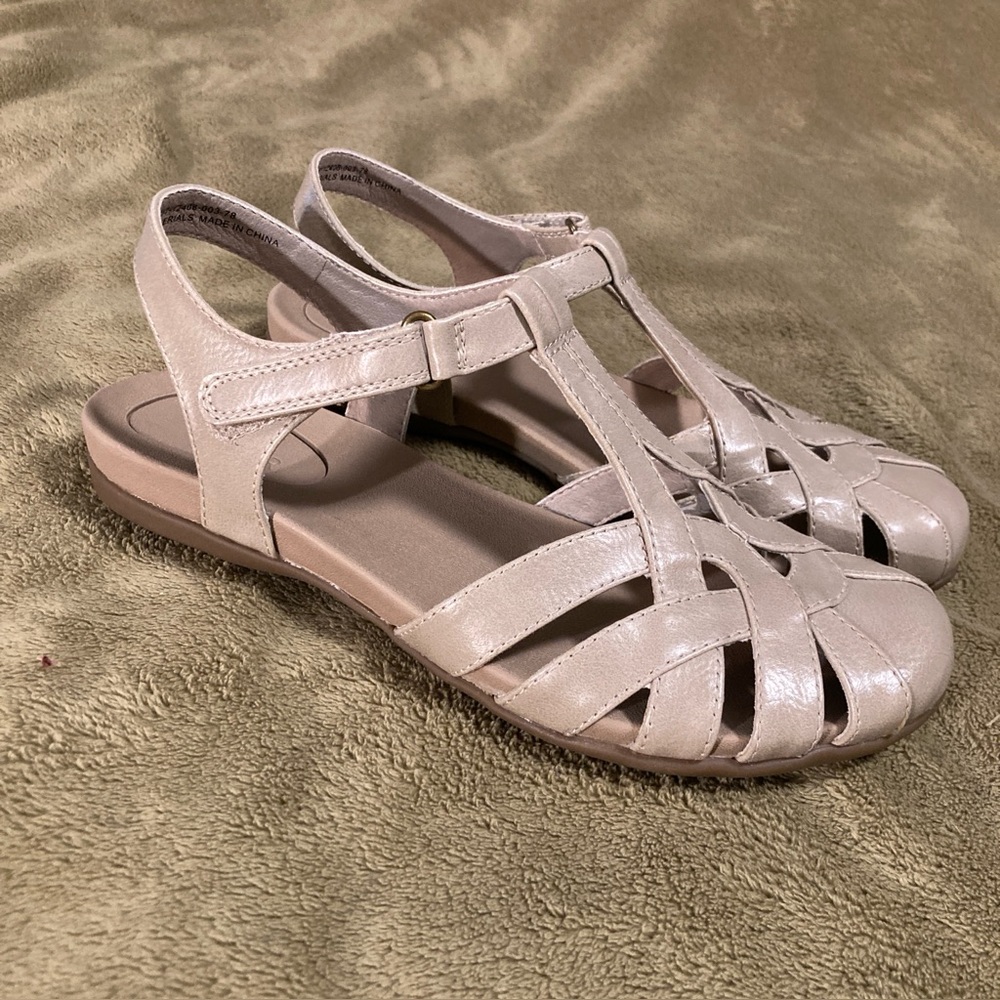 NIB Vintage Wearever Amor Sandals Size 8.5M